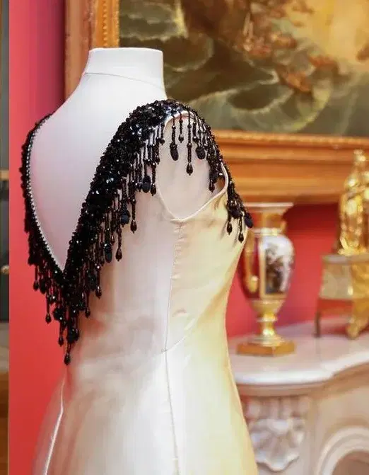 Echoes of Romantic Fashion